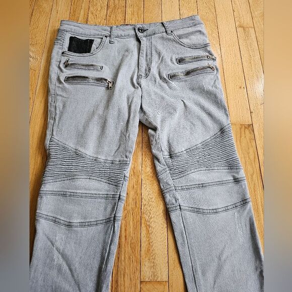 RNT23 Men’s Gray Skinny, Stretch Distressed Denim Jean's Size 32x30. Excellent! - Picture 2 of 5